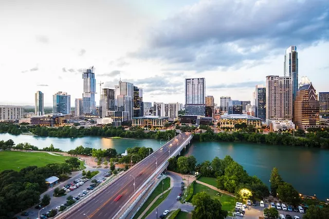 The Ultimate Austin Travel Guide: Top Attractions, Restaurants, Shopping, and Transportation in the Capital of Texas