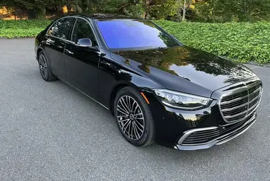 black Mercedes-Benz S-Class, S 500 recent model, symbolizing luxury Corporate Chauffeur Services in Houston.