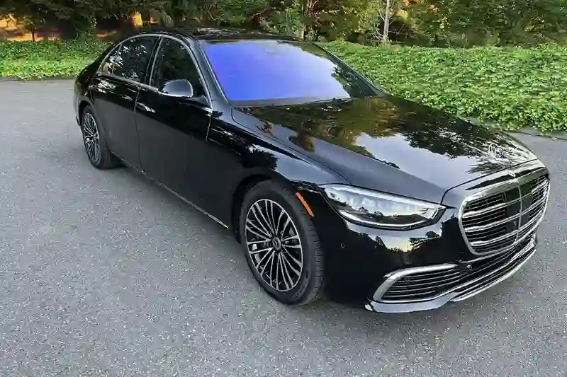 black Mercedes-Benz S-Class, S 500 recent model, symbolizing luxury Corporate Chauffeur Services in Houston.